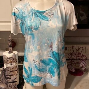 a womens Brisas blue floral stretch shirt sleeve regular size top L